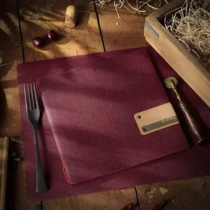 quadrato--jute-burgundy9